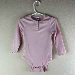 3/$10 Old Navy Long Sleeve Ribbed Body Suit in Pale Pink Sz 18-24 months